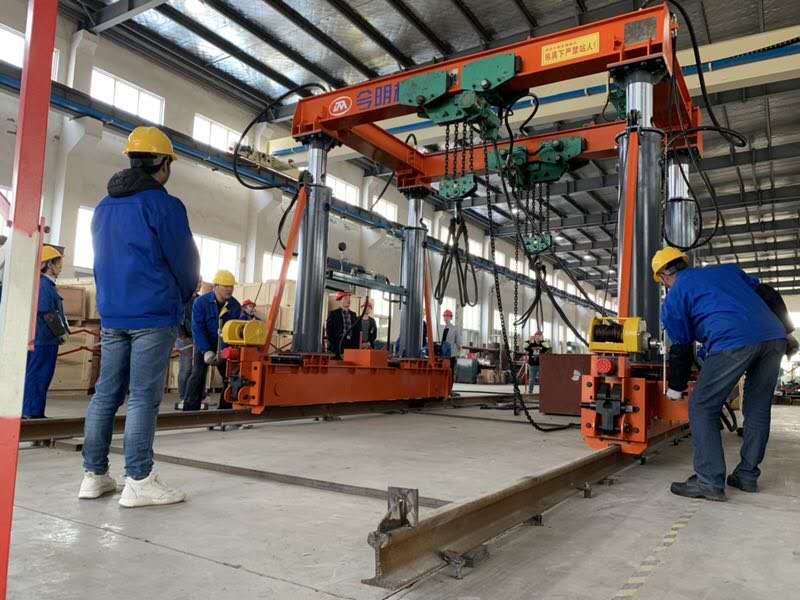 南京今明機(jī)械工程有限公司自主研發(fā)國內(nèi)首臺20噸氣動起重機(jī)成功驗(yàn)收！